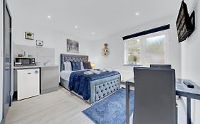 Heathrow Stays - Fawns Manor